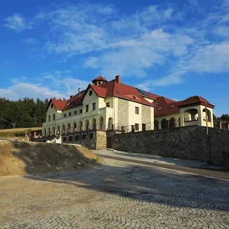 Lesny Kurort W Gierczynie 公寓式酒店 3*