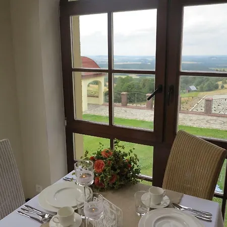 Lesny Kurort W Gierczynie 公寓式酒店 3*